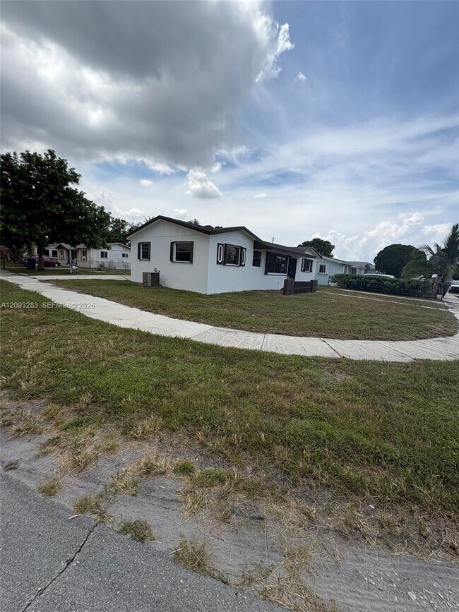 Foto del edificio - 3020 NW 212th St