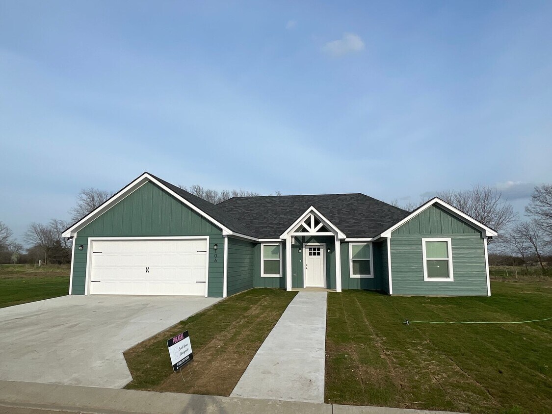 Primary Photo - Cozy 3 bed, 2 bath close to Choctaw Casino
