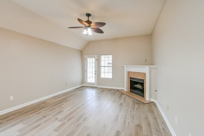 Foto del edificio - 8262 Regal Bend Dr