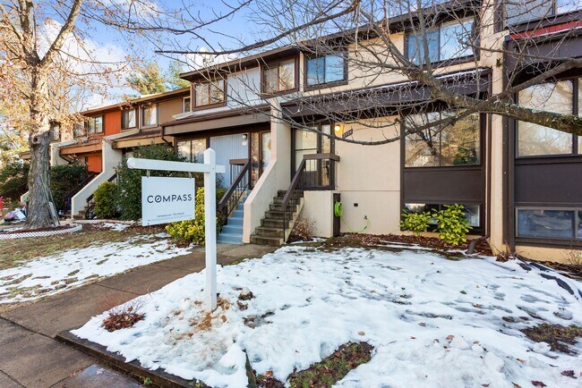 Building Photo - 2104 Cartwright Pl
