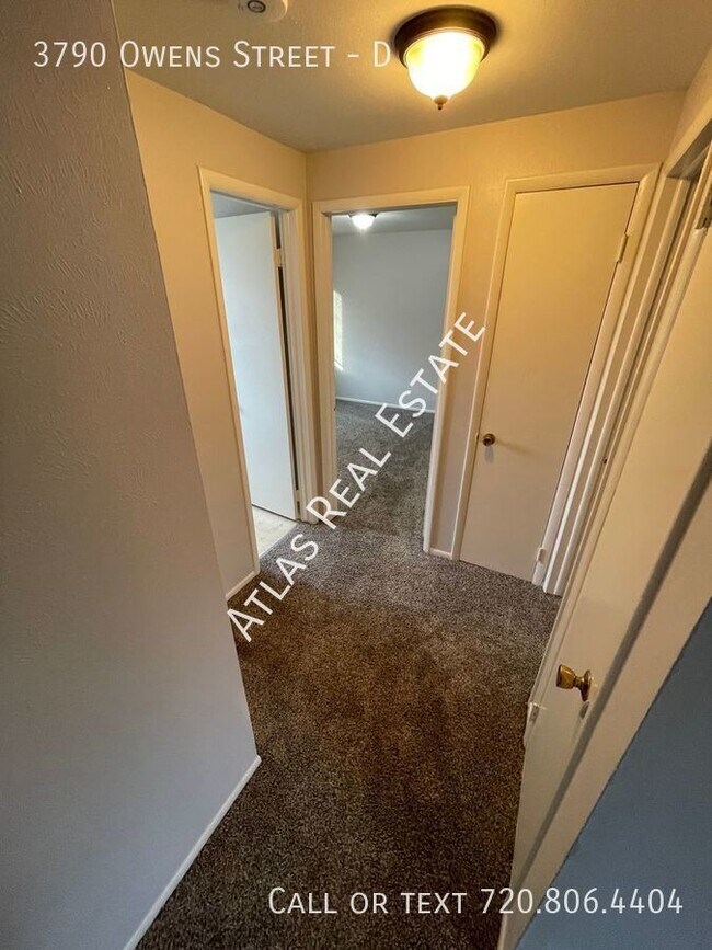 Building Photo - Spacious 2 Bedroom 1 Bath! Right Down The ...