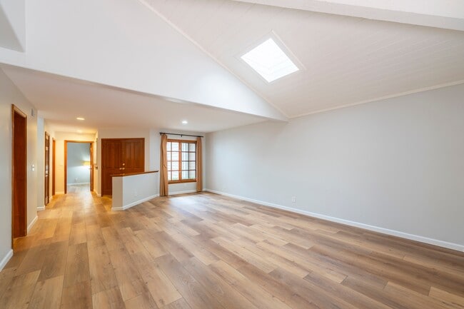 Building Photo - 26 Sausalito Cir E