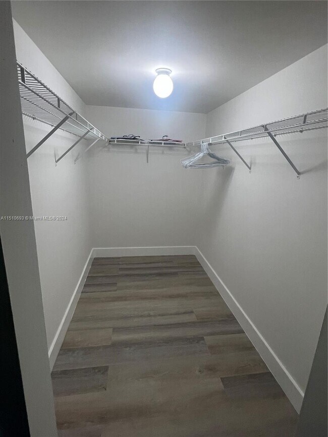 Foto del edificio - 117 NW 42nd Ave