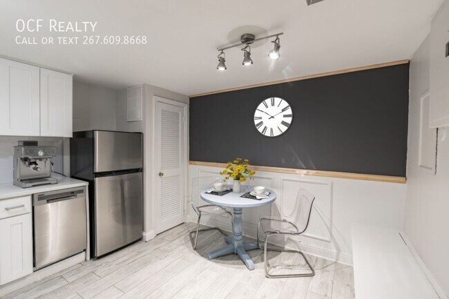 Foto del edificio - Two Bed Queen Village Home