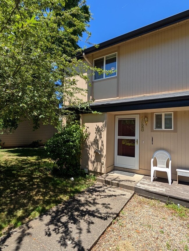 Nice 2 bed/1.5 bath condo in West Eugene - Nice 2 bed/1.5 bath condo in West Eugene
