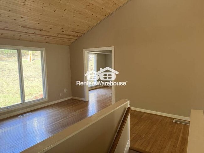 Foto del edificio - Stunning 4 Bedroom 3 Bath Home with outstanding floor plan and 3 level deck zoned to Oak Mountain...