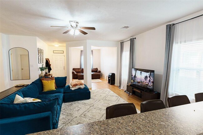 Building Photo - 7617 Topaz Way