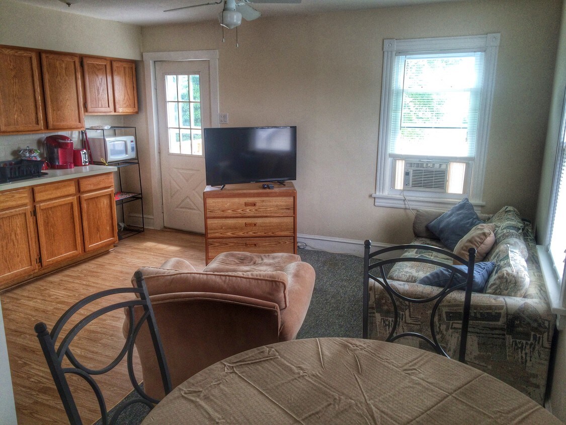 Primary Photo - 116 W Lavender Rd