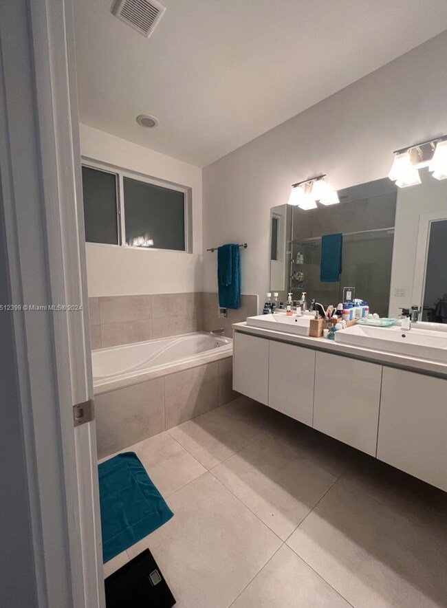 Foto del edificio - 10243 NW 72nd St
