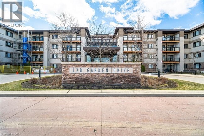 Building Photo - 128 Garden Dr