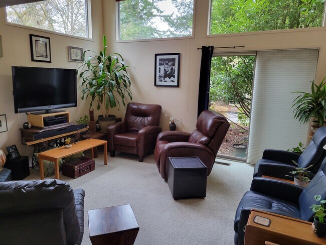 Building Photo - 2170 E Birch St