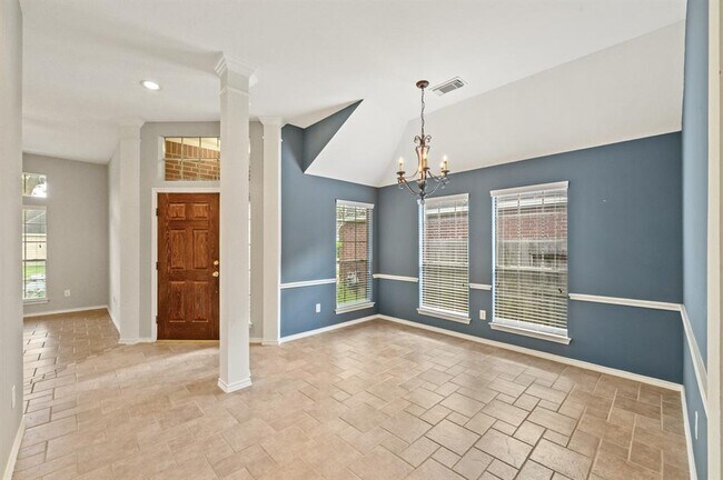 Building Photo - 3702 Glenhill Dr