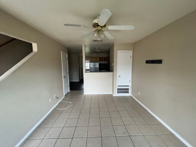 Foto del edificio - 4411 Abigail Dr