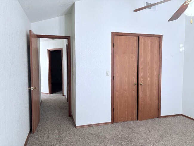 Foto del edificio - 3200 Ridgecrest Ct