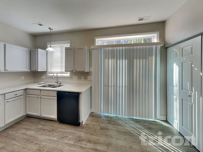 Building Photo - 2820 Oasis Ln