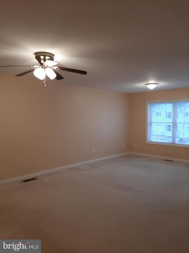 Foto del edificio - 12 Lotus Dr