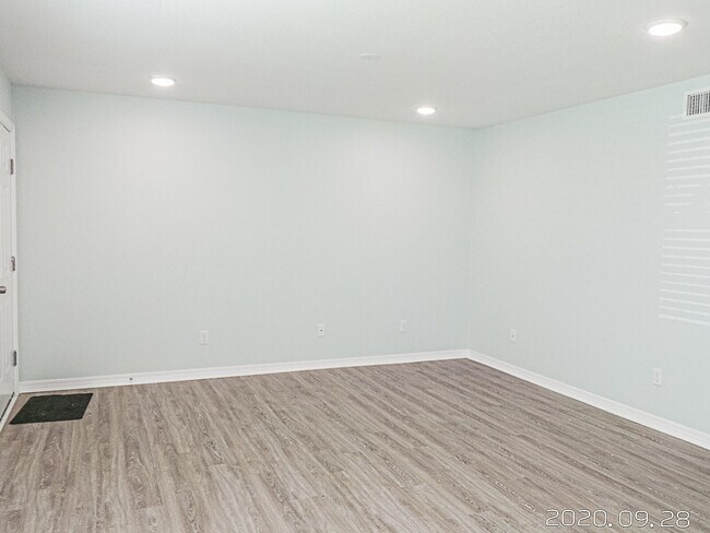 Building Photo - 723 S Berthe Ave