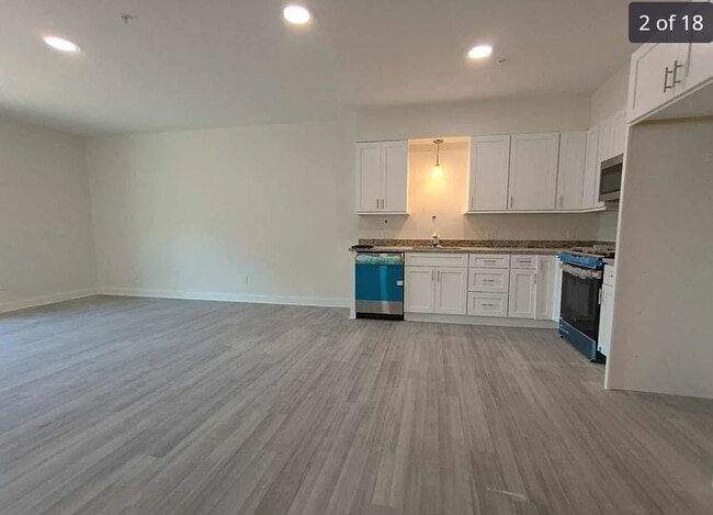 Building Photo - 10 Franklin Ave