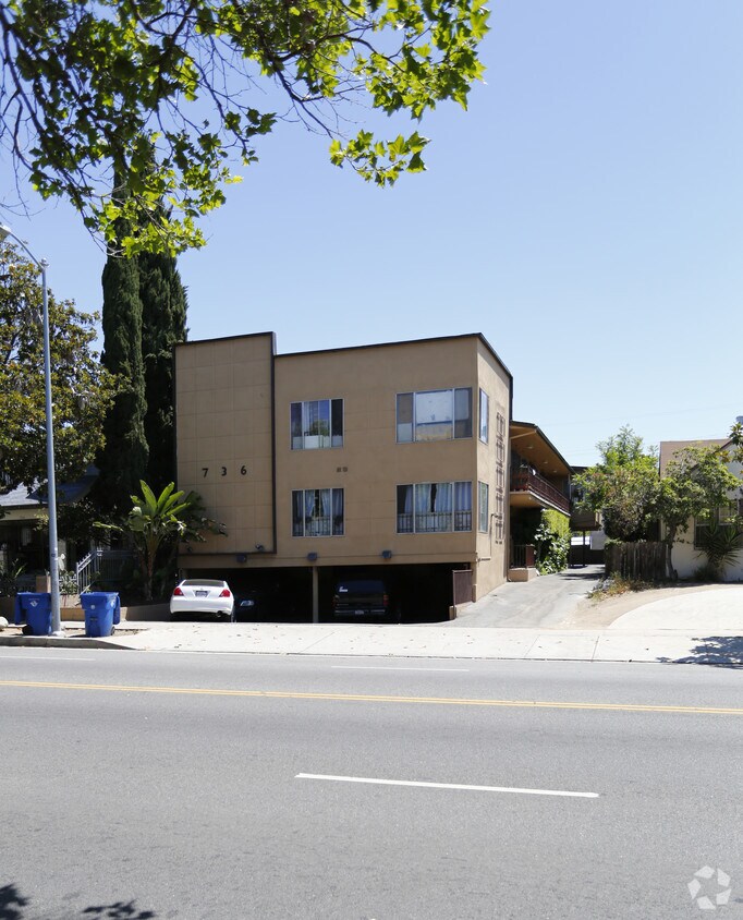 Primary Photo - 736 S Wilton Pl