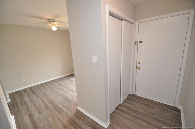 Building Photo - 1265 Schaub Dr