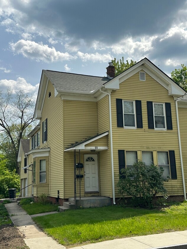 23 Baker St Unit 1, Keene, NH 03431 Apartments in Keene, NH