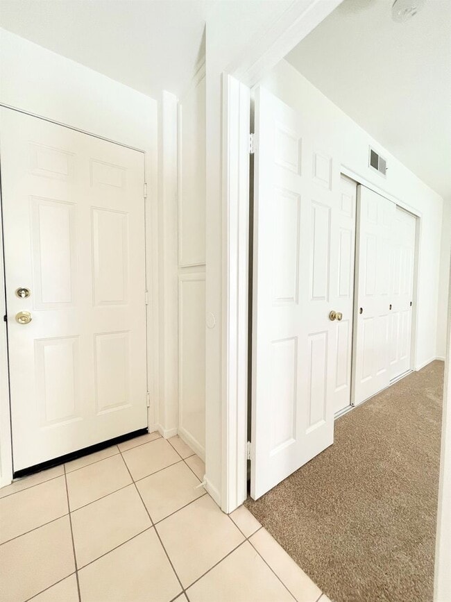 Building Photo - Beautiful Townhome in Rancho Carrillo!