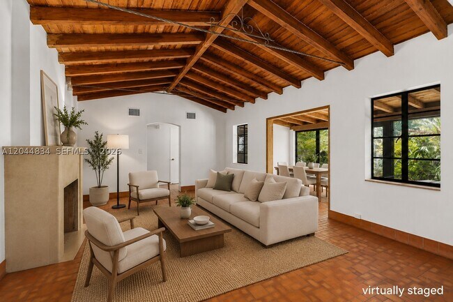 Foto del edificio - 5390 Sunset Dr