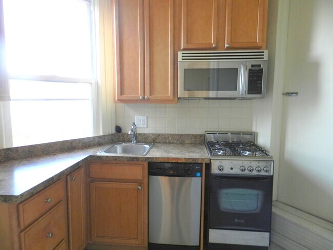 Building Photo - 2227 Delancey Pl