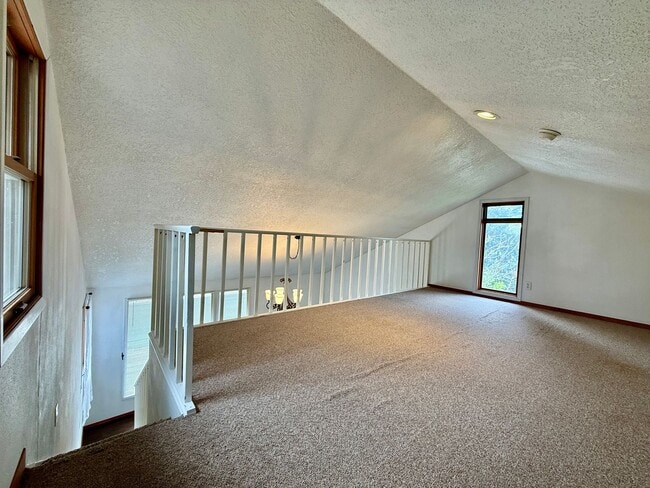 Foto del edificio - SCHEDULE A SHOWING TODAY TO VIEW THIS CHARMING APRATMENT IN PRINEVILLE!!