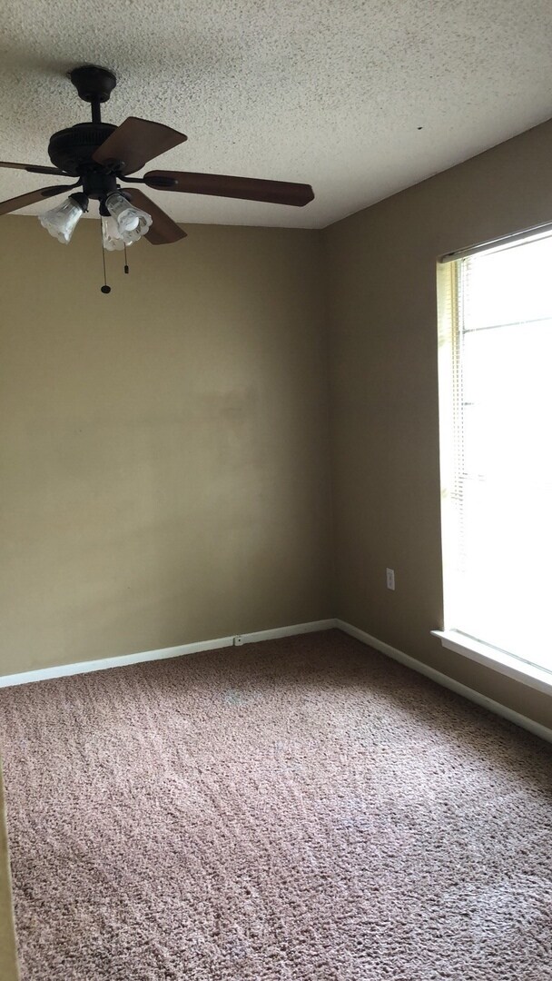 Foto del edificio - AVAILABLE NOW!