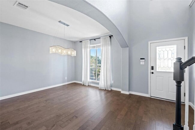 Building Photo - 11 White Magnolia Cir