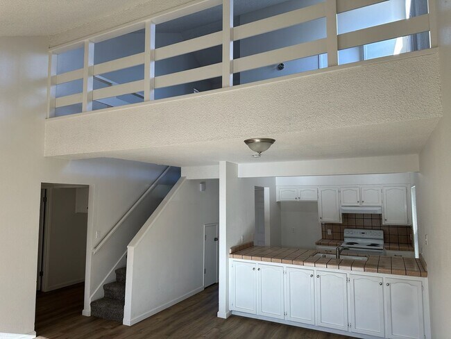 Foto del edificio - 2806 W. CALDWELL AVE. - 2 BEDROOM 1.5 BATH...