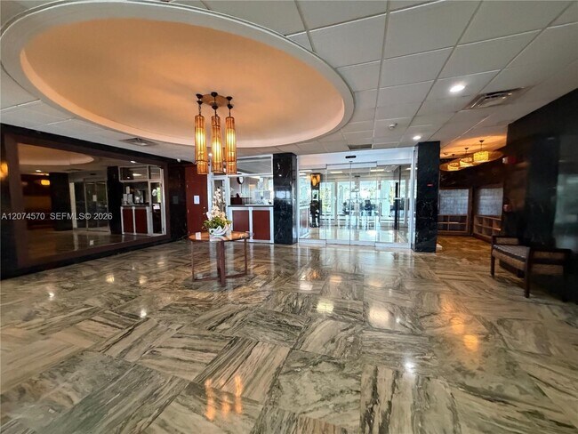 Foto del edificio - 500 Bayview Dr