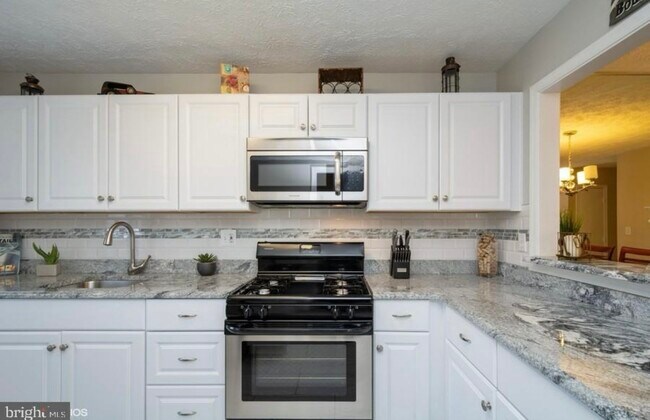 Building Photo - 12000 Cardamom Dr