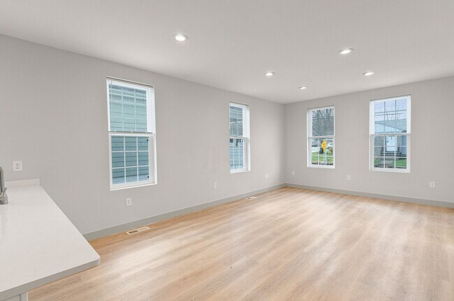 Building Photo - 126 Ruggles St