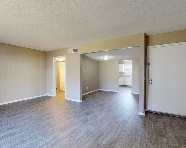 Building Photo - Cross Creek Apartments