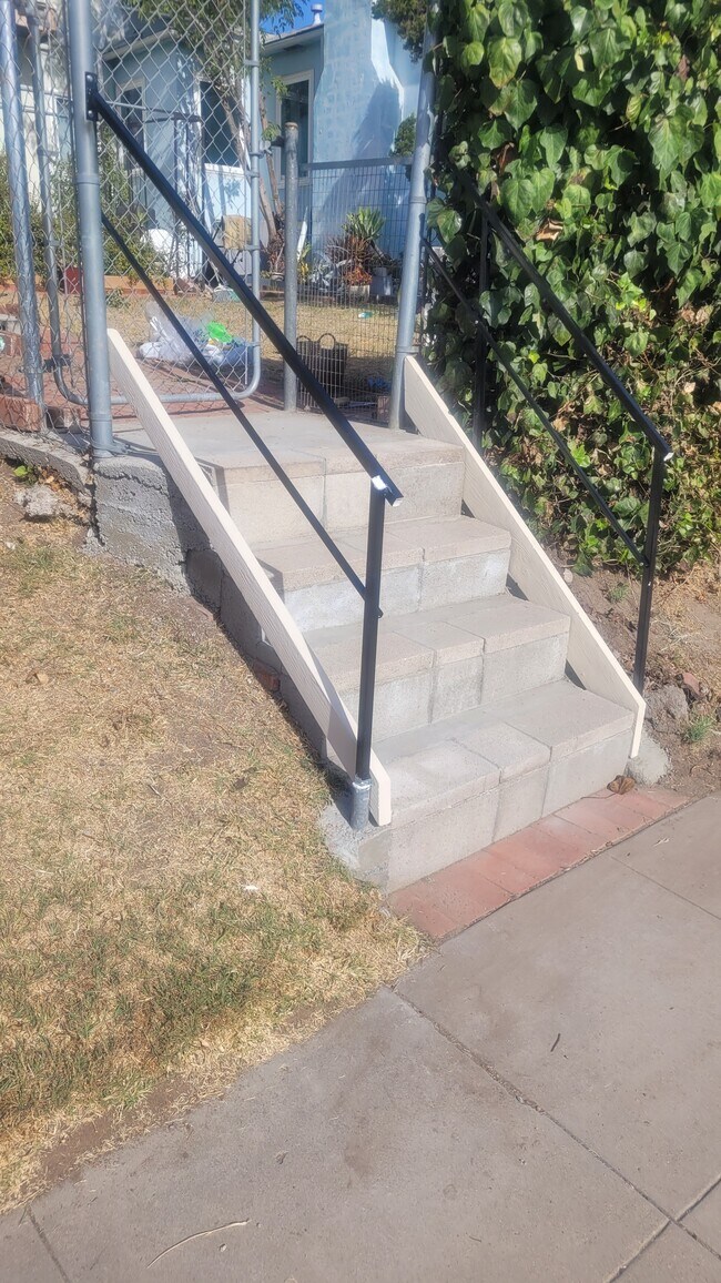 Foto del edificio - 7842 Barton Dr