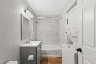 Building Photo - 915 Avenue E