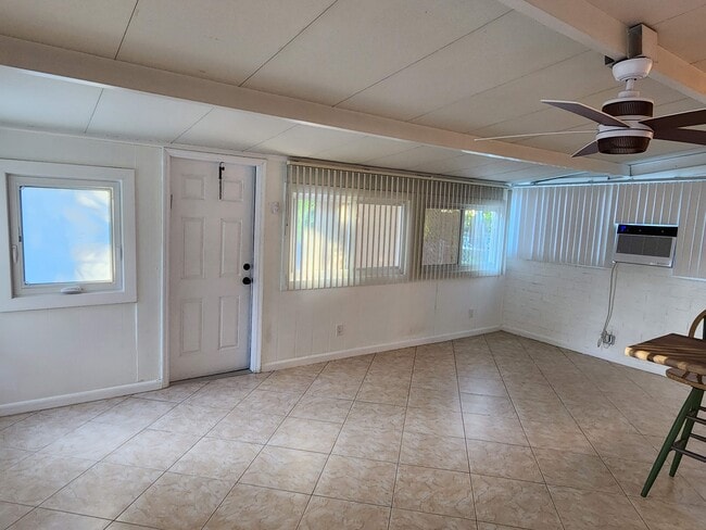 Building Photo - 465 SW 59th Ave