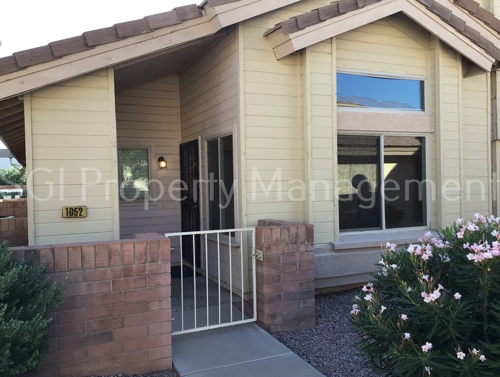Foto principal - Highly upgraded property close to communit...