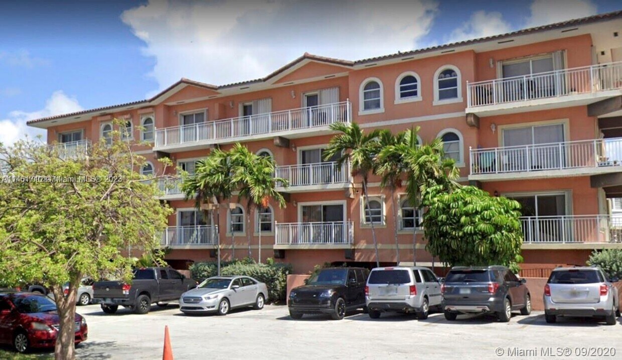Primary Photo - 9008 Collins Ave