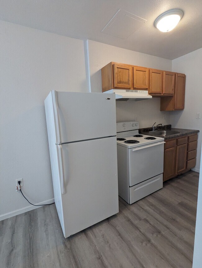 Foto del edificio - Modern Studio in Heart of Downtown - All Utilities and Internet Included!