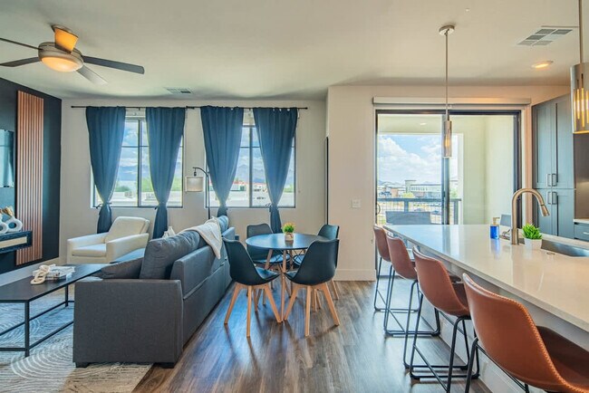 Foto del edificio - 15501 N Dial Blvd