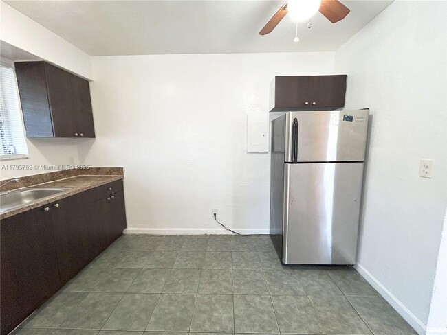 Foto del edificio - 661 NE 86th St