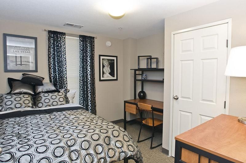 Foto principal - 194 E McMillan St