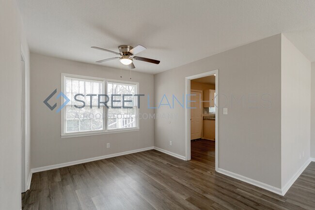 Foto del edificio - SIGN LEASE BY 2/28 AND GET $250 OFF FIRST ...