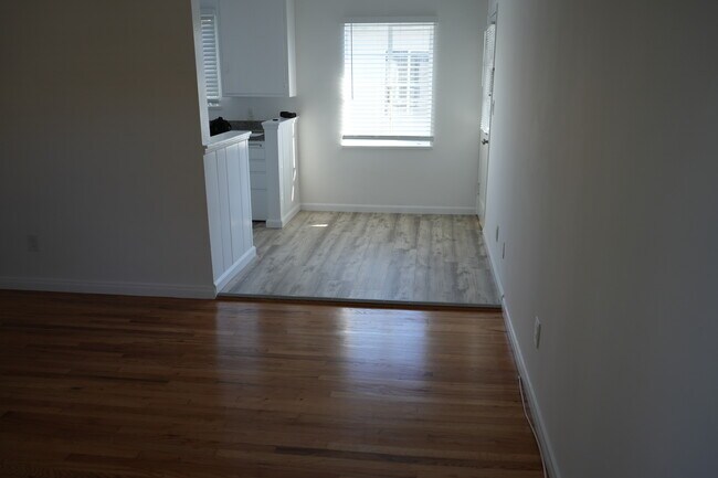 Foto del edificio - 11662 Chandler Blvd