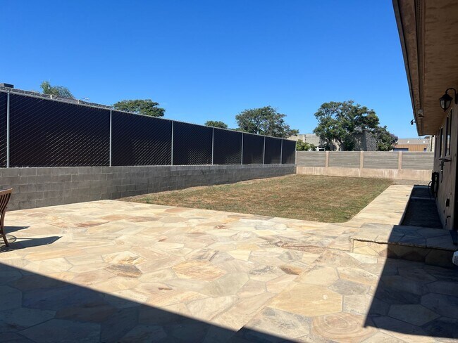 Foto del edificio - Ventura 3+2 bedroom single family home!