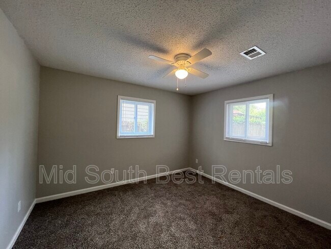 Building Photo - 1878 Cedarhurst Ave