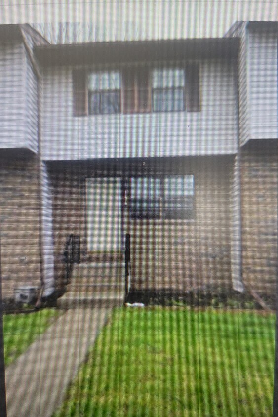 1426 Larain Dr, Michigan City, IN 46360 Townhome Rentals in Michigan
